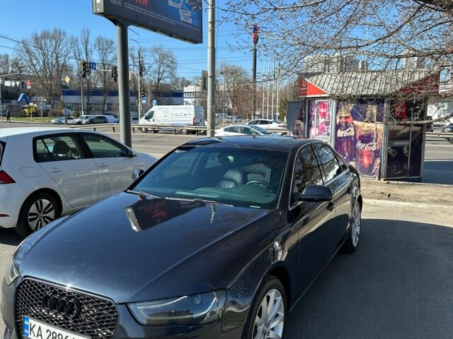 Синій Ауді А4, об'ємом двигуна 2 л та пробігом 233 тис. км за 10000 $, фото 1 на Automoto.ua