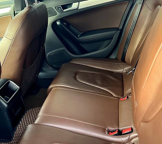 Синий Ауди А4, объемом двигателя 2 л и пробегом 252 тыс. км за 10300 $, фото 7 на Automoto.ua