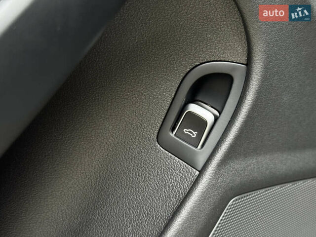 Синій Ауді А4, об'ємом двигуна 2 л та пробігом 152 тис. км за 14900 $, фото 21 на Automoto.ua