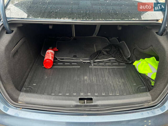 Синій Ауді А4, об'ємом двигуна 1.98 л та пробігом 79 тис. км за 10400 $, фото 15 на Automoto.ua