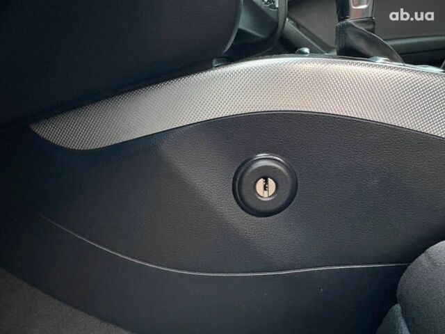 Синій Ауді А4, об'ємом двигуна 2 л та пробігом 223 тис. км за 13690 $, фото 16 на Automoto.ua