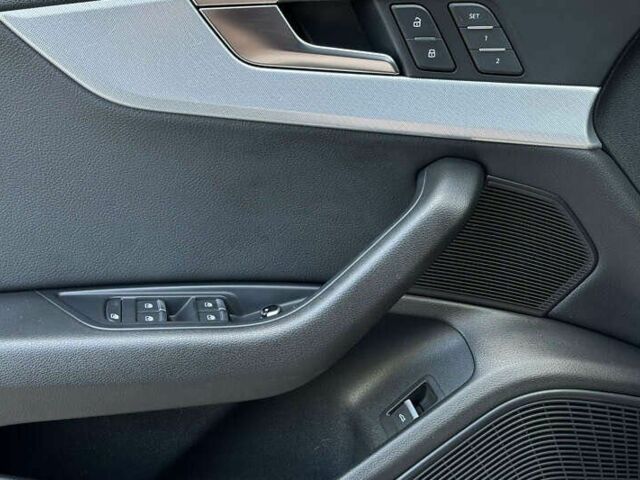 Синій Ауді А4, об'ємом двигуна 2 л та пробігом 138 тис. км за 14500 $, фото 17 на Automoto.ua