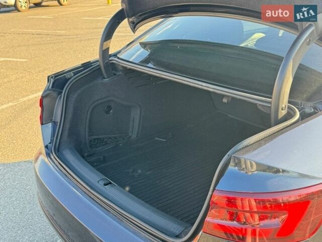 Синий Ауди А4, объемом двигателя 1.98 л и пробегом 106 тыс. км за 19850 $, фото 5 на Automoto.ua