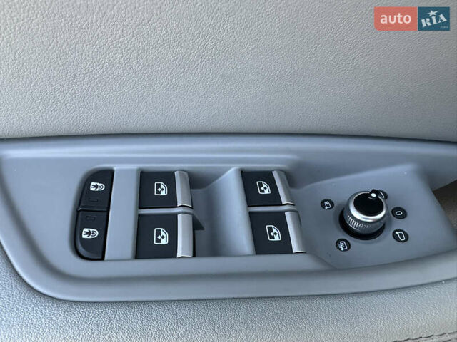 Синій Ауді А4, об'ємом двигуна 2 л та пробігом 50 тис. км за 27000 $, фото 31 на Automoto.ua