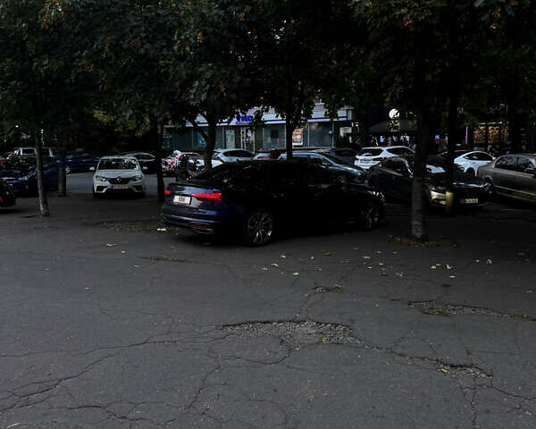 Синій Ауді А4, об'ємом двигуна 2 л та пробігом 24 тис. км за 32000 $, фото 4 на Automoto.ua