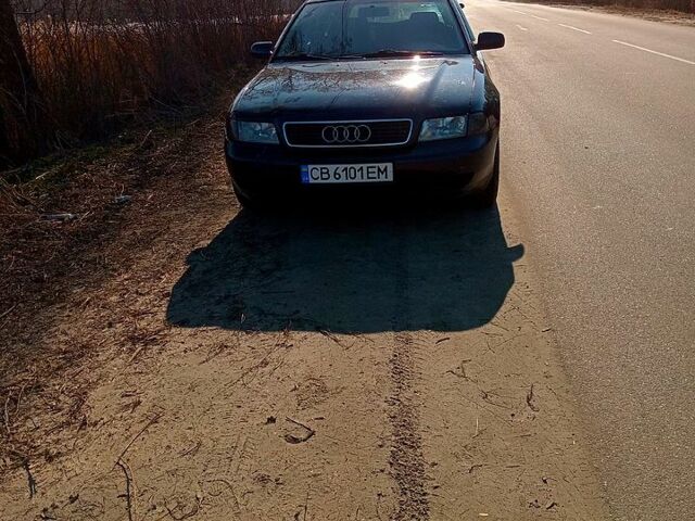 Синий Ауди А4, объемом двигателя 1.8 л и пробегом 370 тыс. км за 3700 $, фото 4 на Automoto.ua