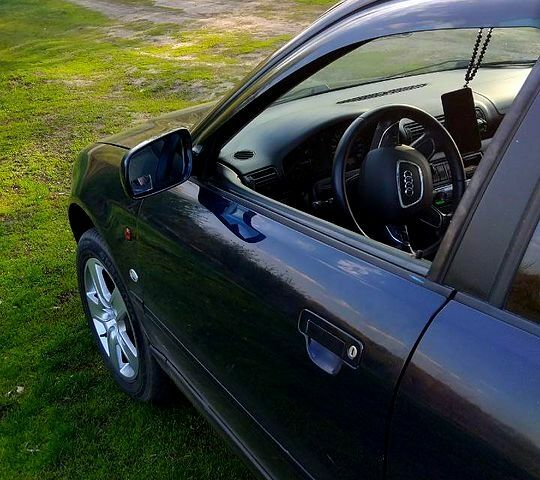 Синий Ауди А4, объемом двигателя 1.8 л и пробегом 0 тыс. км за 3450 $, фото 5 на Automoto.ua