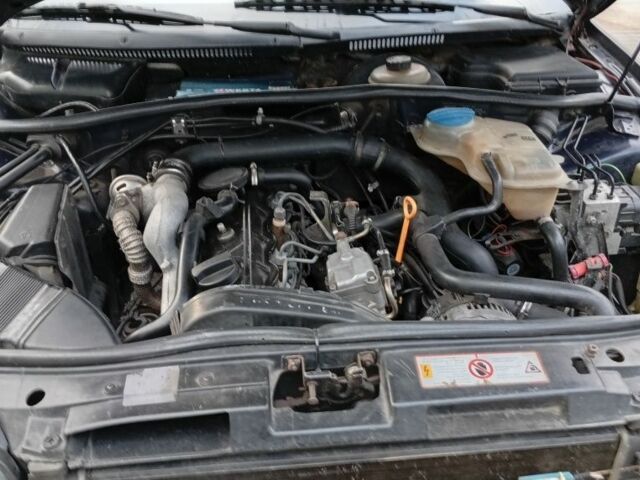 Синий Ауди А4, объемом двигателя 1.9 л и пробегом 300 тыс. км за 3787 $, фото 5 на Automoto.ua