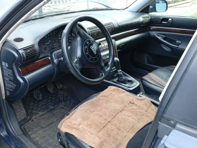 Синий Ауди А4, объемом двигателя 1.9 л и пробегом 300 тыс. км за 3787 $, фото 6 на Automoto.ua