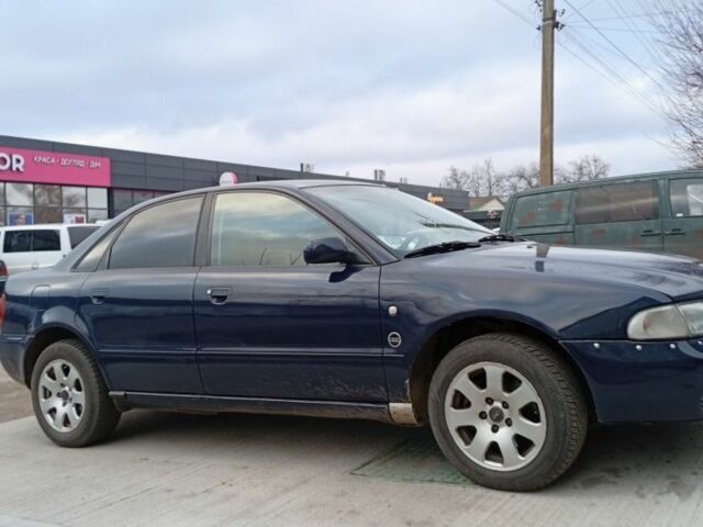 Синий Ауди А4, объемом двигателя 1.9 л и пробегом 300 тыс. км за 3787 $, фото 1 на Automoto.ua