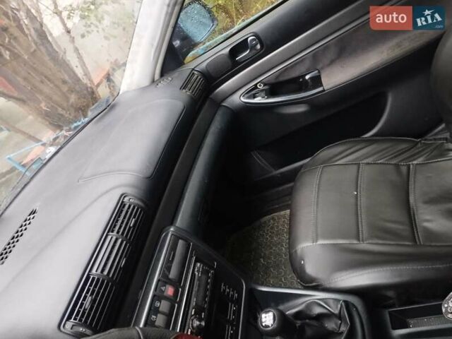 Синий Ауди А4, объемом двигателя 1.8 л и пробегом 426 тыс. км за 3500 $, фото 4 на Automoto.ua