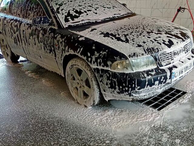 Синий Ауди А4, объемом двигателя 1.8 л и пробегом 0 тыс. км за 3450 $, фото 4 на Automoto.ua