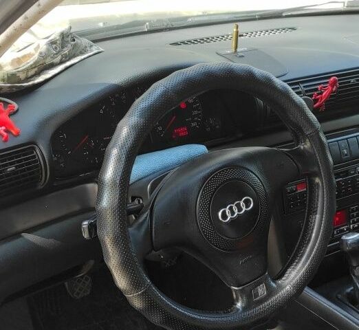 Синий Ауди А4, объемом двигателя 1.9 л и пробегом 445 тыс. км за 1100 $, фото 4 на Automoto.ua