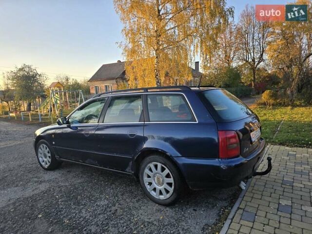 Синий Ауди А4, объемом двигателя 2.6 л и пробегом 300 тыс. км за 3000 $, фото 5 на Automoto.ua