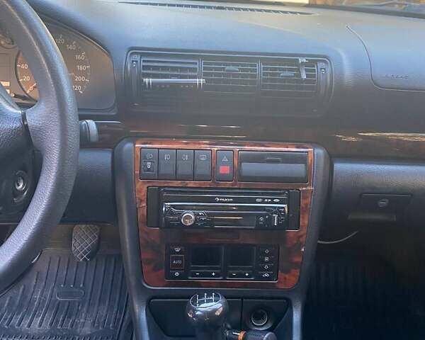 Синий Ауди А4, объемом двигателя 1.9 л и пробегом 350 тыс. км за 3350 $, фото 5 на Automoto.ua