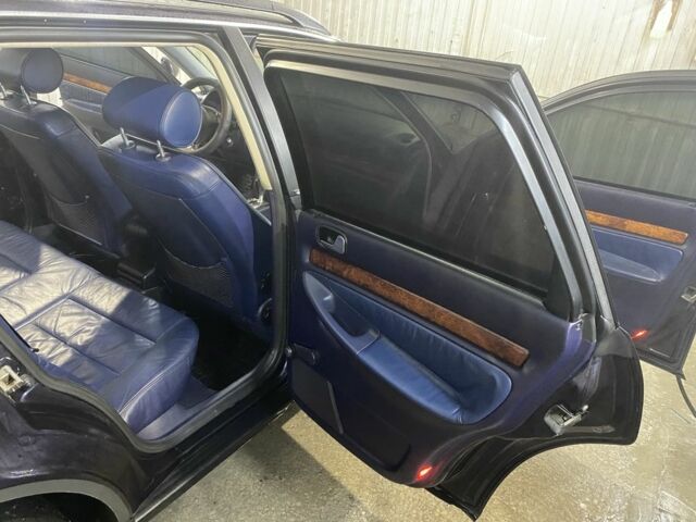 Синій Ауді А4, об'ємом двигуна 2.4 л та пробігом 260 тис. км за 4000 $, фото 19 на Automoto.ua