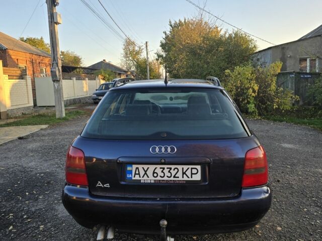 Синий Ауди А4, объемом двигателя 2.6 л и пробегом 300 тыс. км за 3000 $, фото 4 на Automoto.ua