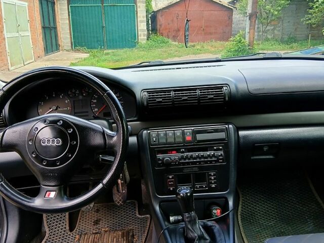 Синий Ауди А4, объемом двигателя 2.6 л и пробегом 377 тыс. км за 2677 $, фото 7 на Automoto.ua