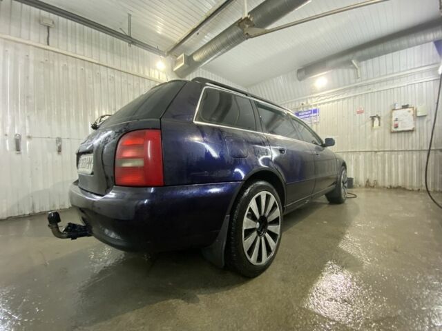Синій Ауді А4, об'ємом двигуна 2.4 л та пробігом 260 тис. км за 4000 $, фото 7 на Automoto.ua