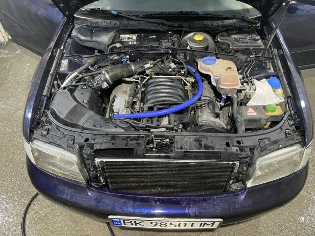 Синій Ауді А4, об'ємом двигуна 2.4 л та пробігом 260 тис. км за 4000 $, фото 14 на Automoto.ua