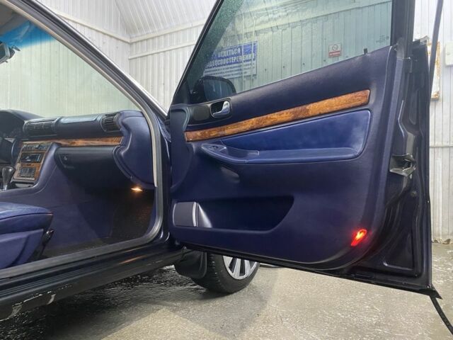 Синій Ауді А4, об'ємом двигуна 2.4 л та пробігом 260 тис. км за 4000 $, фото 12 на Automoto.ua