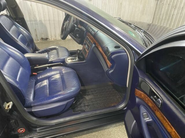 Синій Ауді А4, об'ємом двигуна 2.4 л та пробігом 260 тис. км за 4000 $, фото 13 на Automoto.ua