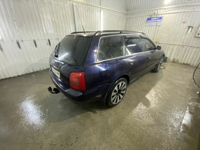 Синій Ауді А4, об'ємом двигуна 2.4 л та пробігом 260 тис. км за 4000 $, фото 6 на Automoto.ua