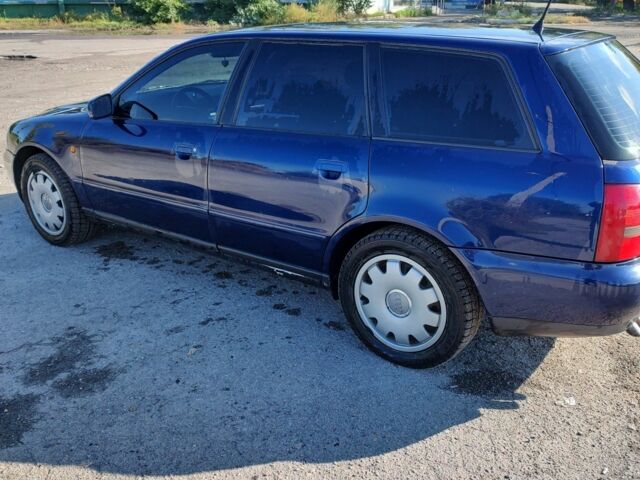 Синий Ауди А4, объемом двигателя 1.8 л и пробегом 270 тыс. км за 4308 $, фото 4 на Automoto.ua