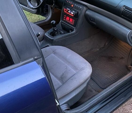 Синий Ауди А4, объемом двигателя 1.9 л и пробегом 447 тыс. км за 3800 $, фото 16 на Automoto.ua