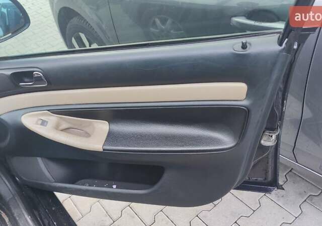 Синий Ауди А4, объемом двигателя 1.6 л и пробегом 350 тыс. км за 2500 $, фото 13 на Automoto.ua