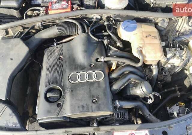 Синий Ауди А4, объемом двигателя 1.6 л и пробегом 350 тыс. км за 2500 $, фото 9 на Automoto.ua