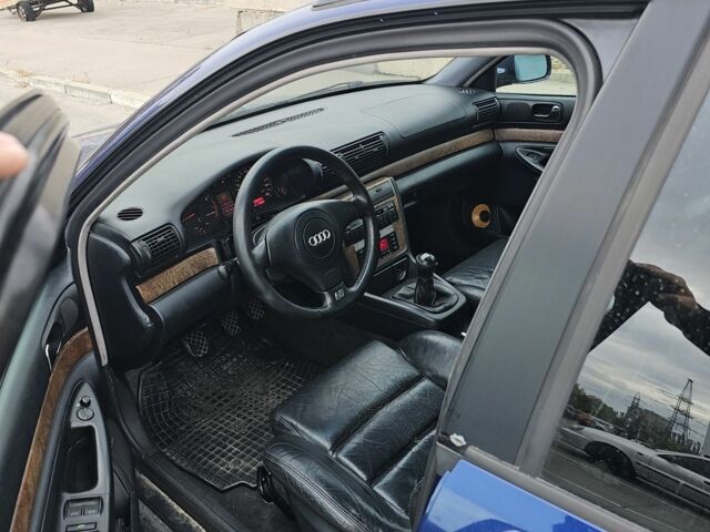 Синий Ауди А4, объемом двигателя 2 л и пробегом 250 тыс. км за 2300 $, фото 6 на Automoto.ua