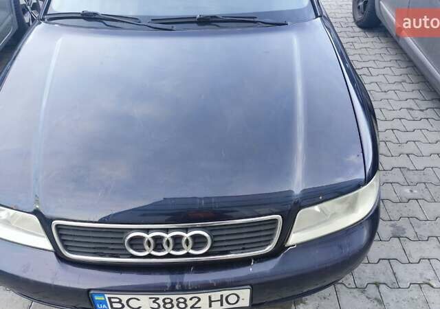 Синий Ауди А4, объемом двигателя 1.6 л и пробегом 350 тыс. км за 2500 $, фото 1 на Automoto.ua