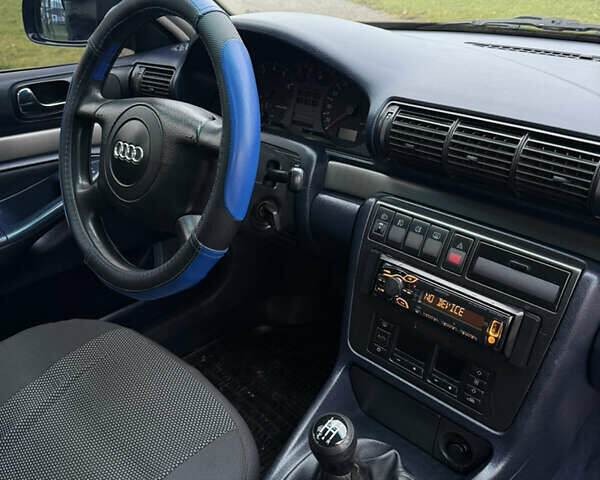 Синий Ауди А4, объемом двигателя 1.8 л и пробегом 360 тыс. км за 3900 $, фото 21 на Automoto.ua