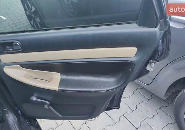 Синий Ауди А4, объемом двигателя 1.6 л и пробегом 350 тыс. км за 2500 $, фото 18 на Automoto.ua