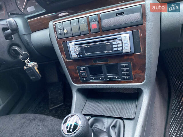 Синий Ауди А4, объемом двигателя 1.8 л и пробегом 250 тыс. км за 3700 $, фото 9 на Automoto.ua