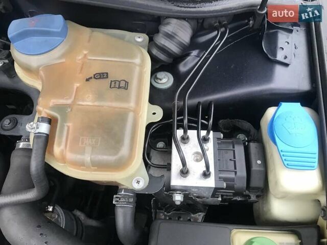 Синій Ауді А4, об'ємом двигуна 1.9 л та пробігом 329 тис. км за 4200 $, фото 8 на Automoto.ua