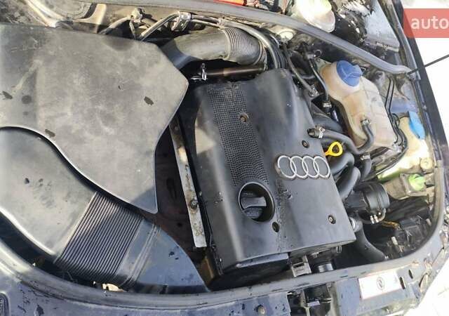 Синий Ауди А4, объемом двигателя 1.6 л и пробегом 350 тыс. км за 2500 $, фото 5 на Automoto.ua