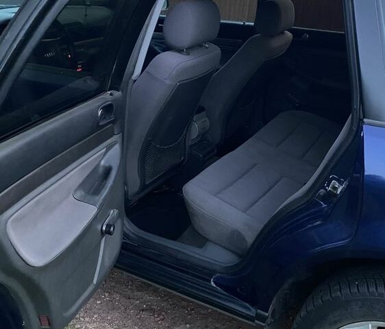 Синий Ауди А4, объемом двигателя 1.9 л и пробегом 447 тыс. км за 3800 $, фото 13 на Automoto.ua