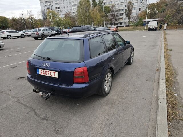 Синий Ауди А4, объемом двигателя 2 л и пробегом 250 тыс. км за 2300 $, фото 2 на Automoto.ua