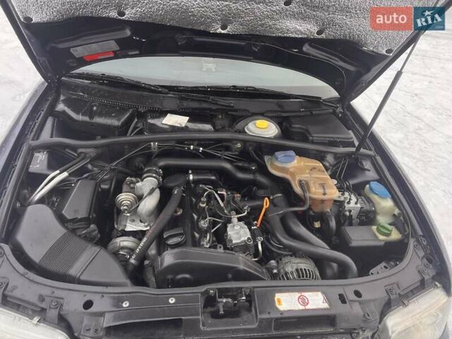 Синий Ауди А4, объемом двигателя 1.9 л и пробегом 440 тыс. км за 4200 $, фото 1 на Automoto.ua