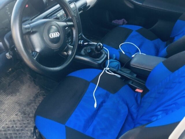 Синій Ауді А4, об'ємом двигуна 1.9 л та пробігом 350 тис. км за 1500 $, фото 2 на Automoto.ua