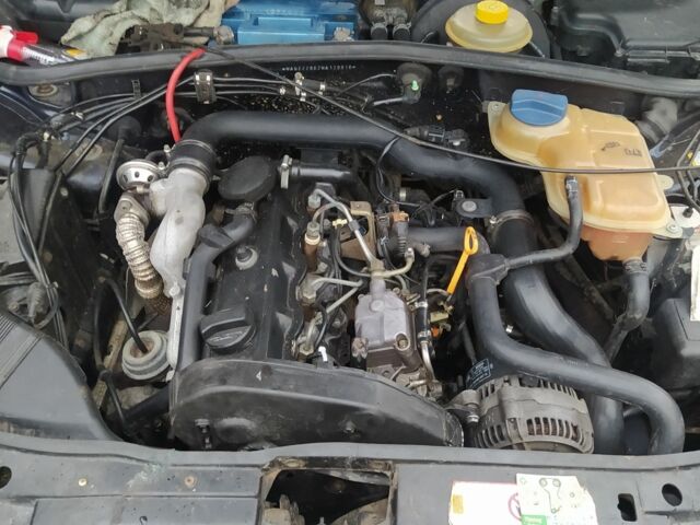 Синій Ауді А4, об'ємом двигуна 1.9 л та пробігом 350 тис. км за 1500 $, фото 3 на Automoto.ua