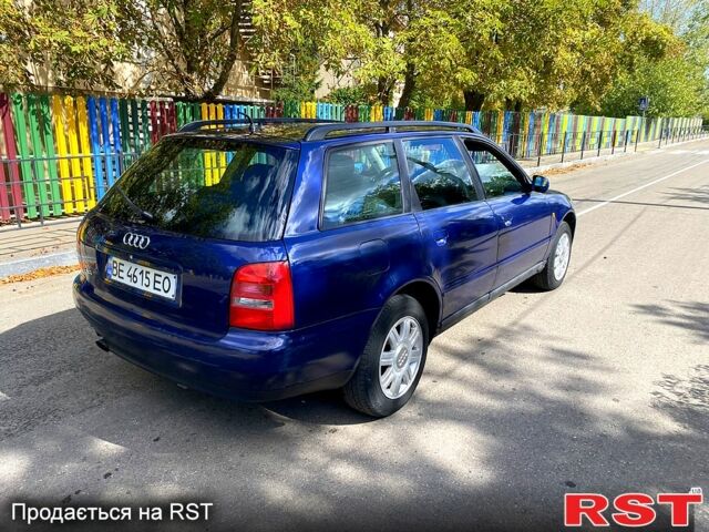 Синий Ауди А4, объемом двигателя 1.6 л и пробегом 340 тыс. км за 3500 $, фото 1 на Automoto.ua