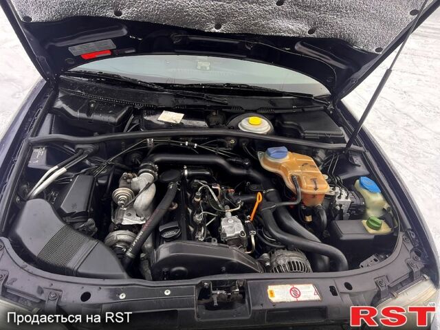 Синий Ауди А4, объемом двигателя 1.9 л и пробегом 440 тыс. км за 4000 $, фото 4 на Automoto.ua