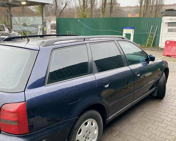 Синий Ауди А4, объемом двигателя 1.8 л и пробегом 250 тыс. км за 3700 $, фото 1 на Automoto.ua