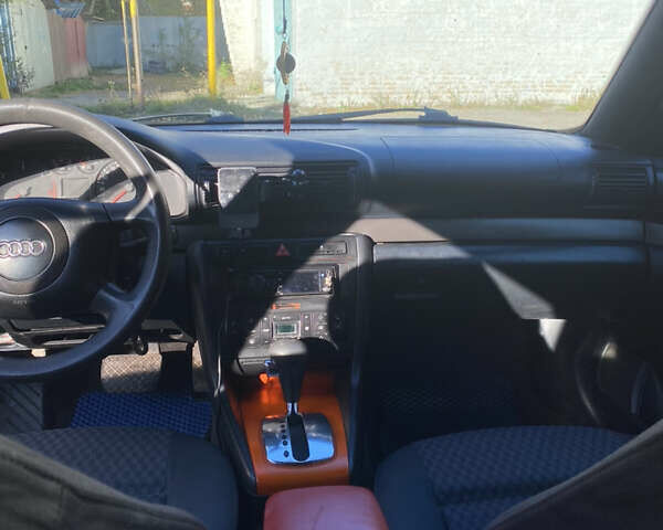 Синий Ауди А4, объемом двигателя 1.9 л и пробегом 476 тыс. км за 3500 $, фото 4 на Automoto.ua