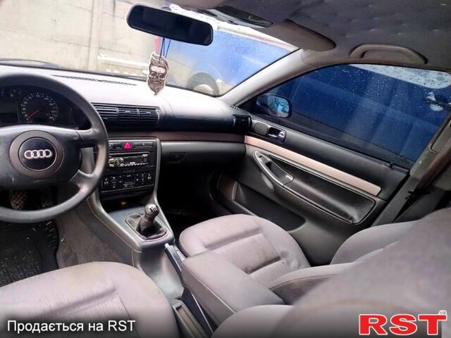 Синій Ауді А4, об'ємом двигуна 1.8 л та пробігом 280 тис. км за 2899 $, фото 7 на Automoto.ua