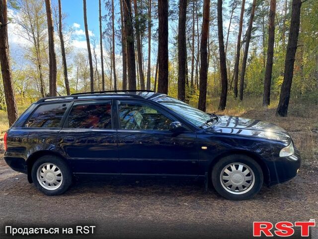 Синий Ауди А4, объемом двигателя 1.8 л и пробегом 300 тыс. км за 3600 $, фото 2 на Automoto.ua