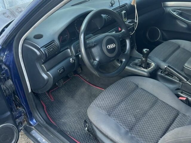 Синий Ауди А4, объемом двигателя 1.9 л и пробегом 260 тыс. км за 4800 $, фото 6 на Automoto.ua